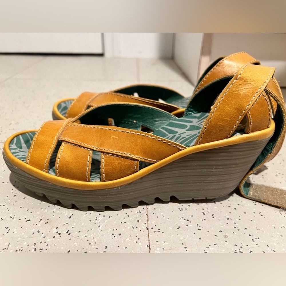 EUC “FLY LONDON - YOSSA” SANDALS SIZE 7